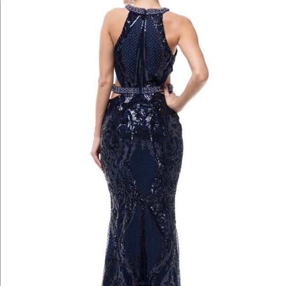 The Elegant Sequin Dress - Picture 2 of 6